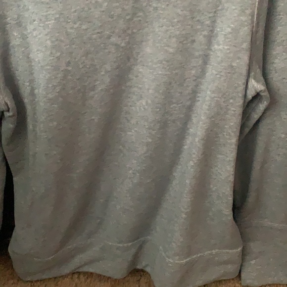 4.99 shipping Like new! Unisex. Puma pull over sweater with pockets - Picture 5 of 5